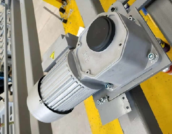 士元直交軸減速電機(jī)在輸送機(jī)上的廣泛應(yīng)用