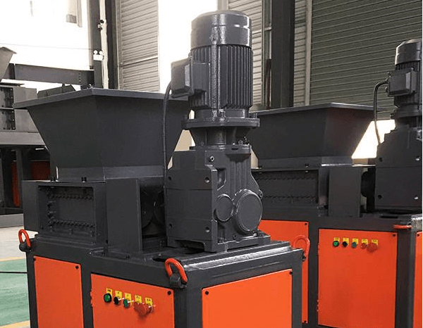 撕碎機(jī)減速機(jī)_邁傳K87斜齒輪直角減速機(jī)的應(yīng)用