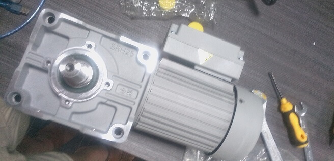 SRH25準(zhǔn)雙曲面齒輪減速馬達(dá)