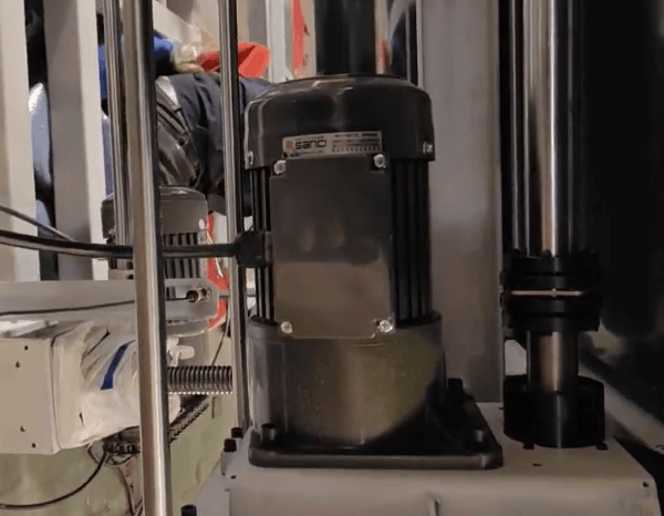 士元400W剎車減速電機(jī)在皮帶機(jī)輸送線上的應(yīng)用