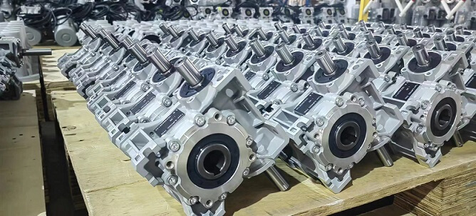 邁傳四軸減速機(jī) SJMRV090雙軸入 雙向輸出軸減速機(jī)廠家定制